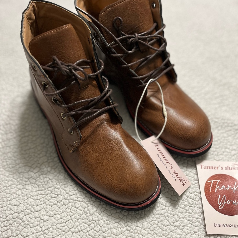 NWT Brown Lace-Up Boots men’s size 10.5 brand tanner’s shoes